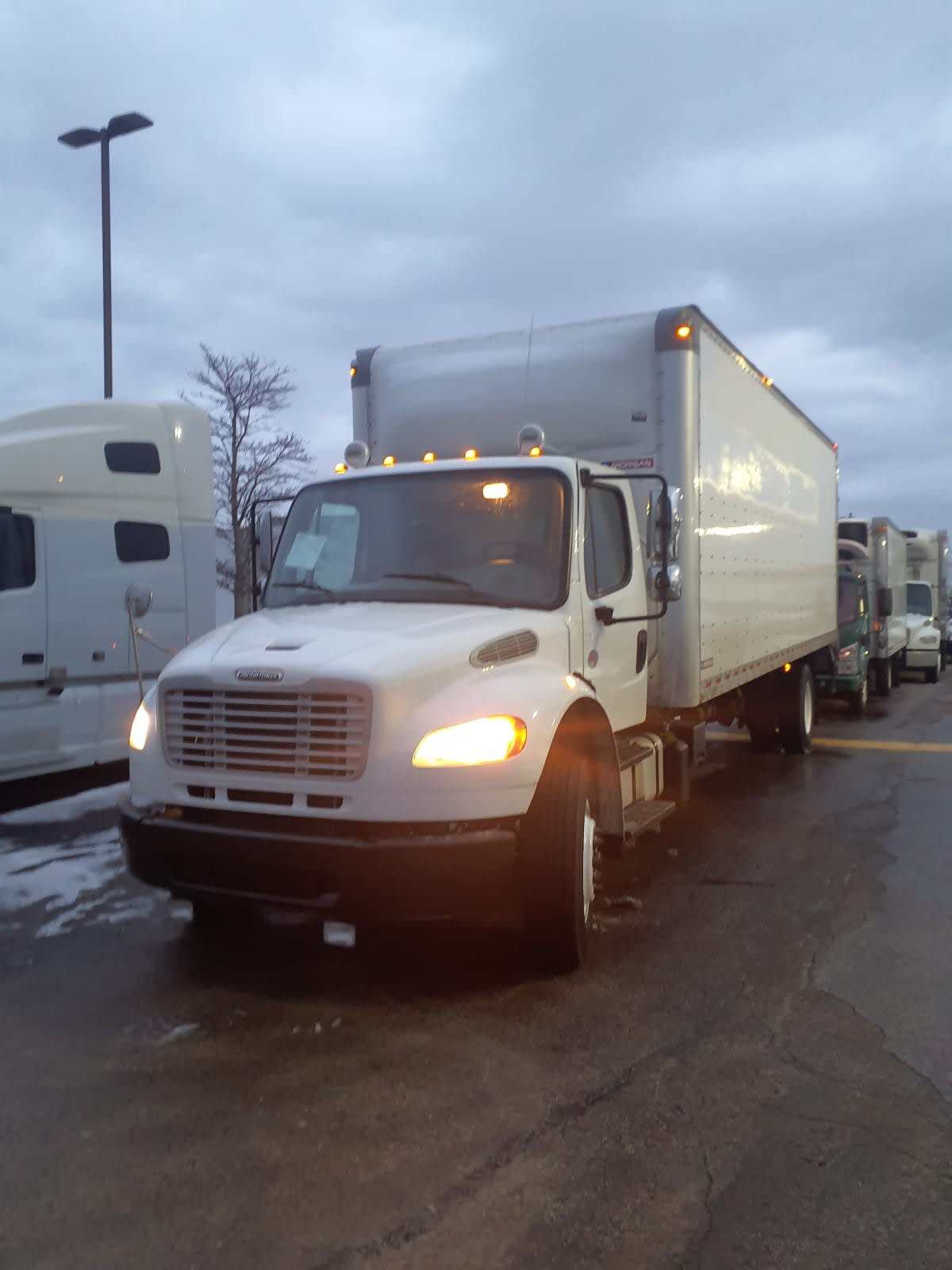 2020 FREIGHTLINER BUSINESS CLASS M2 106 in Bolingbrook, IL