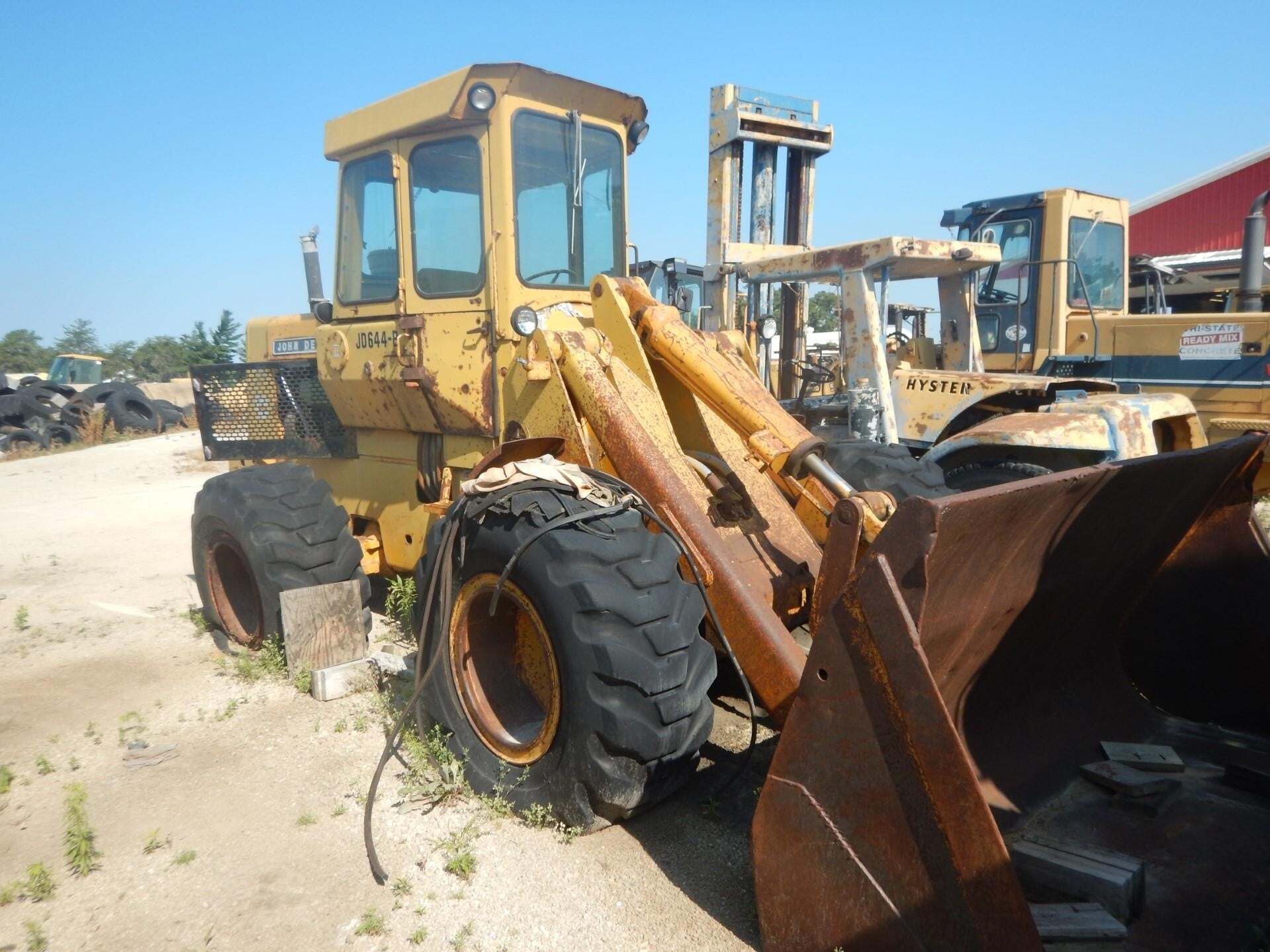 1976 DEERE 644B in Dover, MN