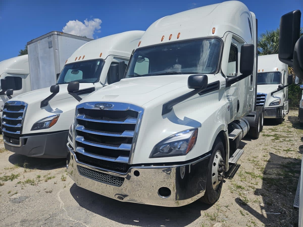 2021 FREIGHTLINER CASCADIA 126 in Orlando, FL