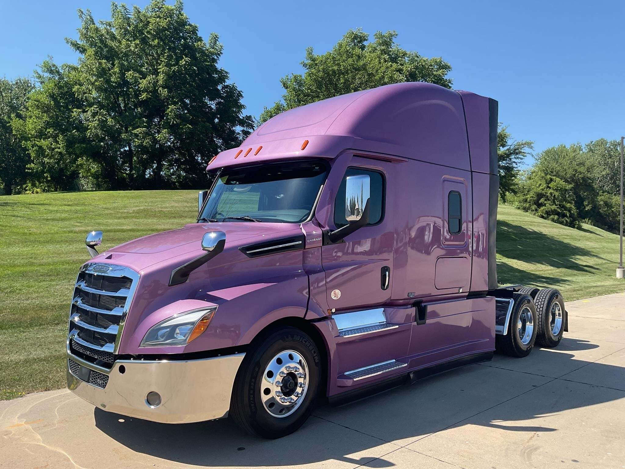 2024 FREIGHTLINER CASCADIA 126 in Dubuque, IA