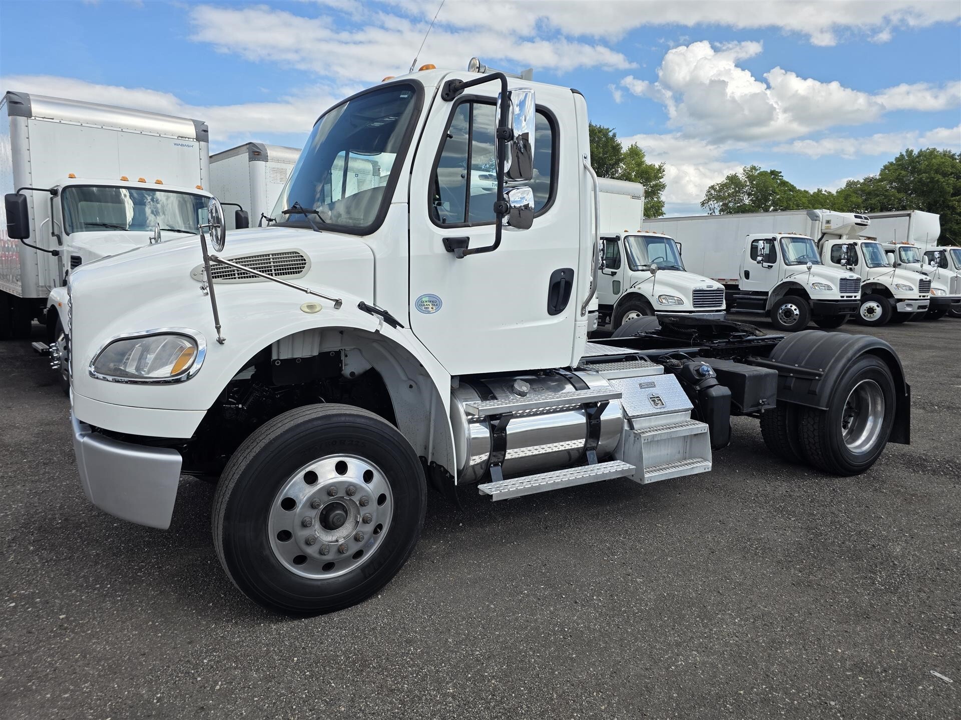2015 FREIGHTLINER BUSINESS CLASS M2 106 in Laotto, IN