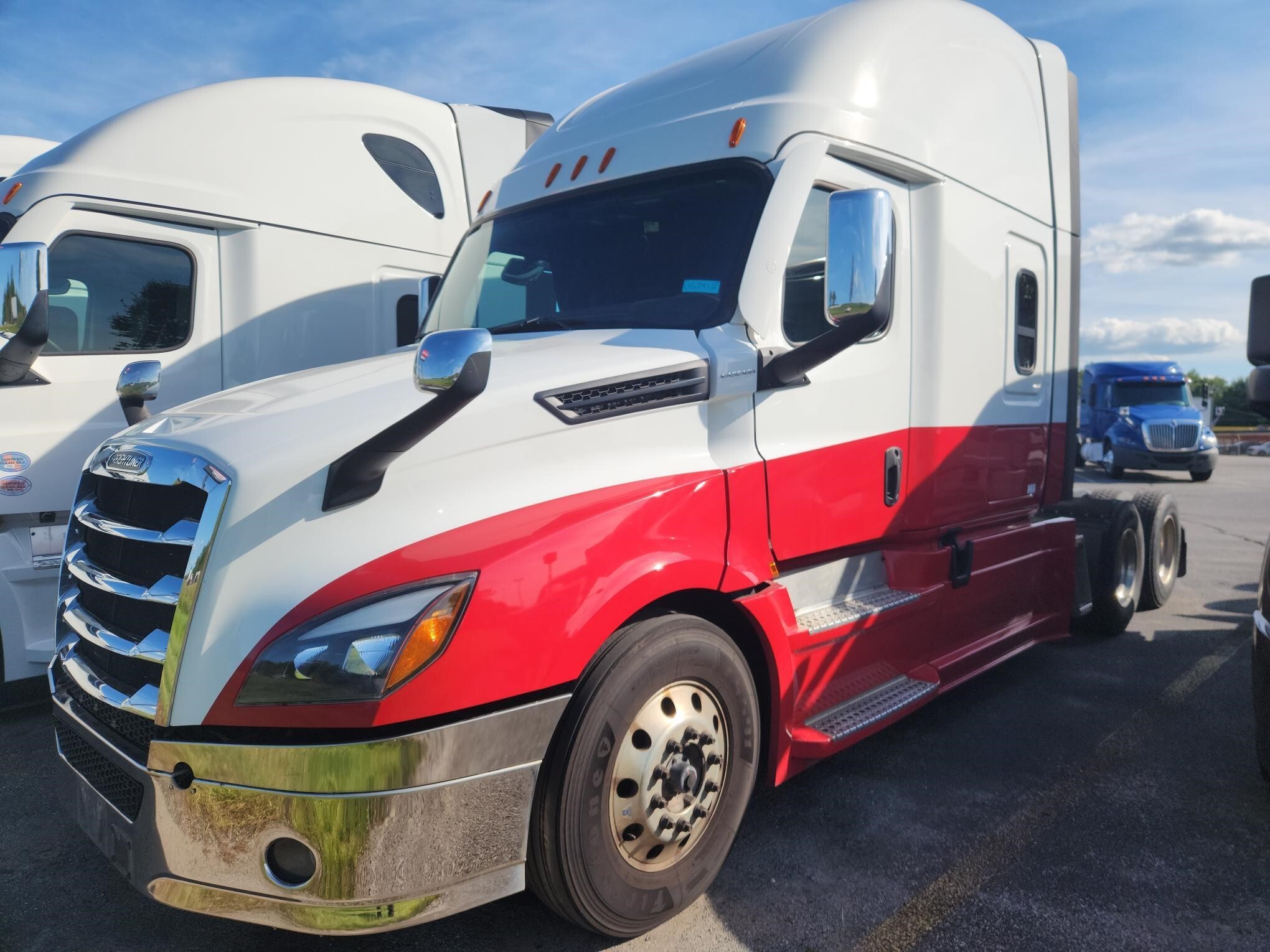 2023 FREIGHTLINER CASCADIA 126 in Youngstown, OH
