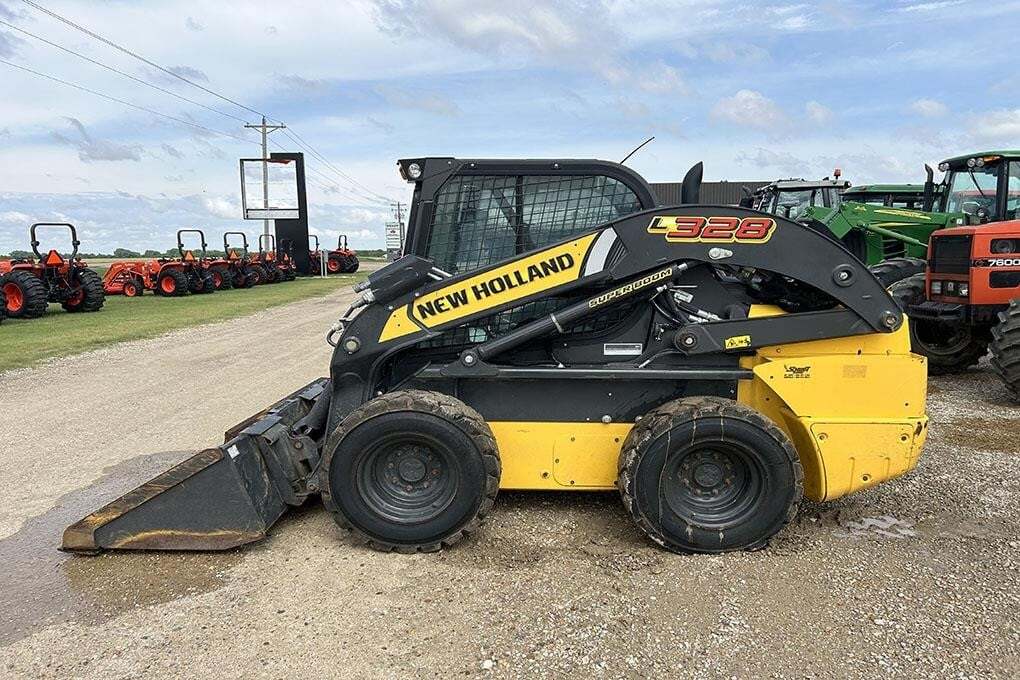 2022 NEW HOLLAND L328 in Mount Hope, KS
