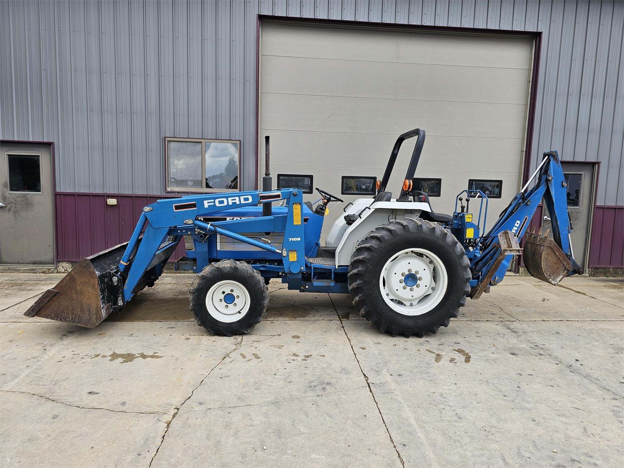 1991 FORD 2120 in Caledonia, MN