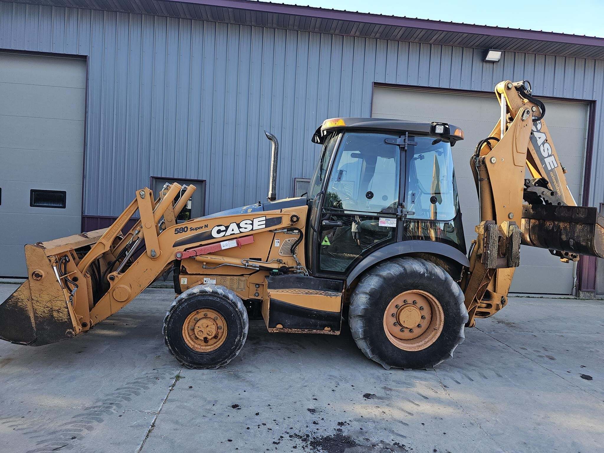 2011 CASE 580SN in Caledonia, MN