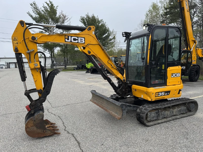 2022 JCB 35Z-1