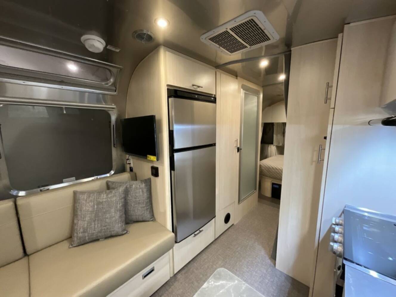 A photo of this 2026 Airstream Flying Cloud 25FB