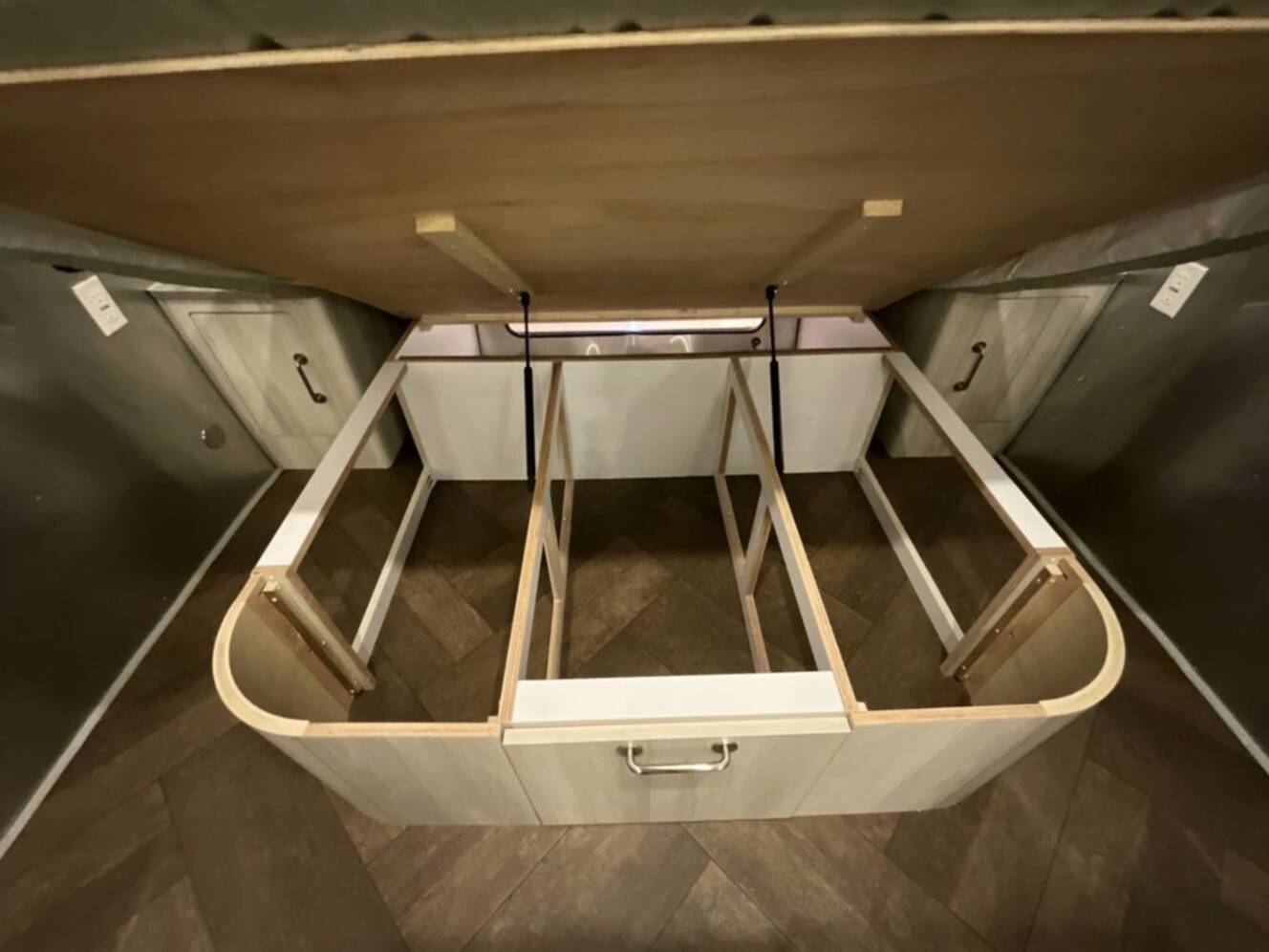 A photo of this 2026 Airstream International 28RB