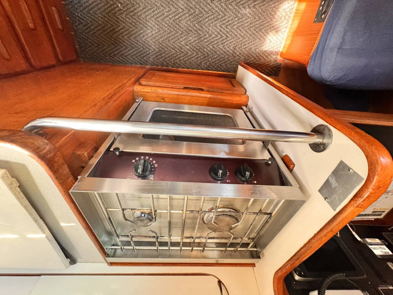 A photo of this 2002 Caliber 40 Lrc Series
