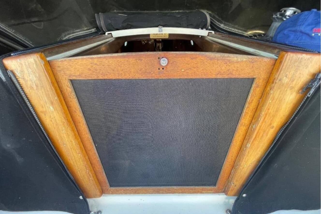 A photo of this 1977 Custom Bodega 30