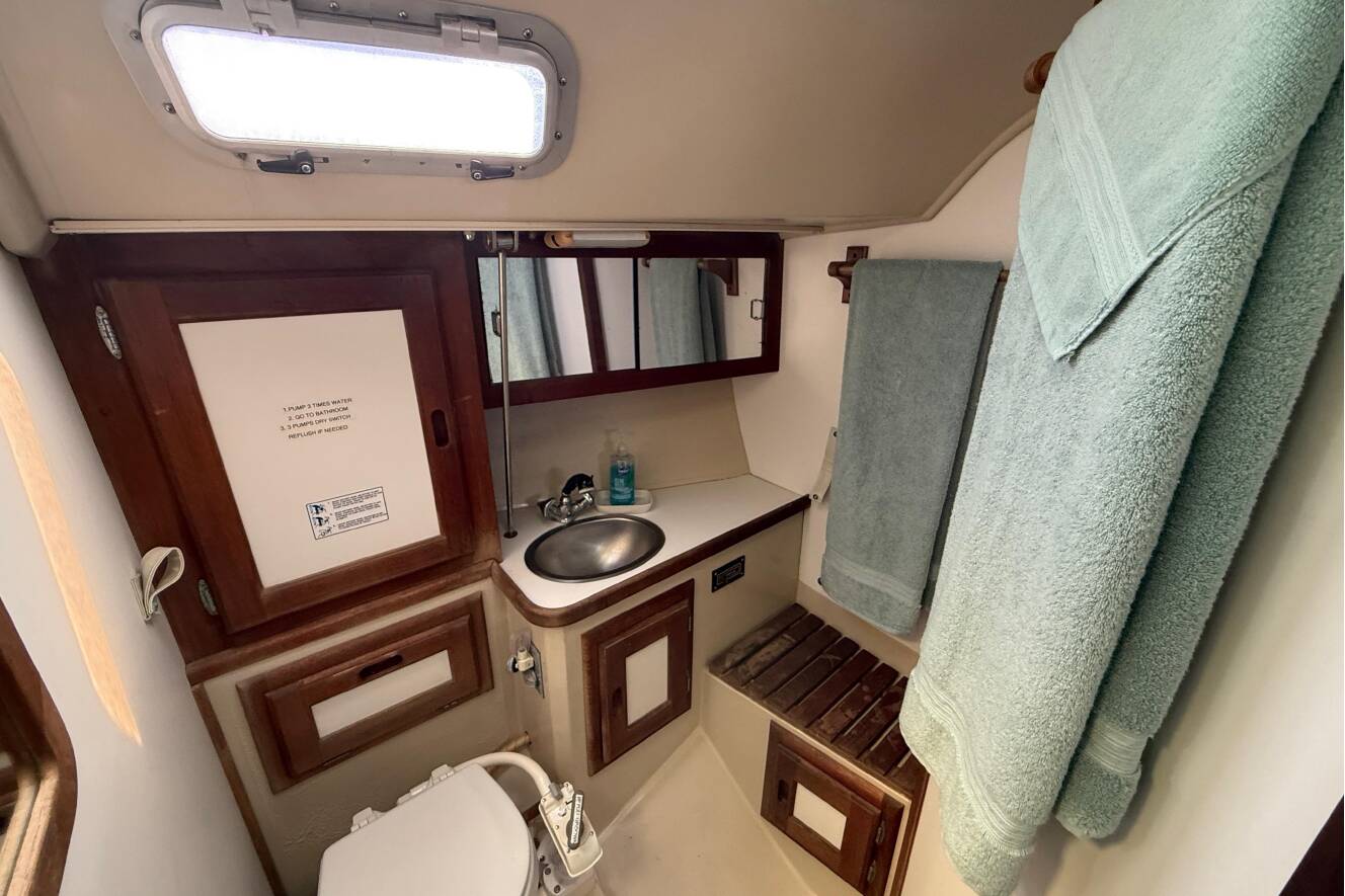 A photo of this 1987 Catalina 36