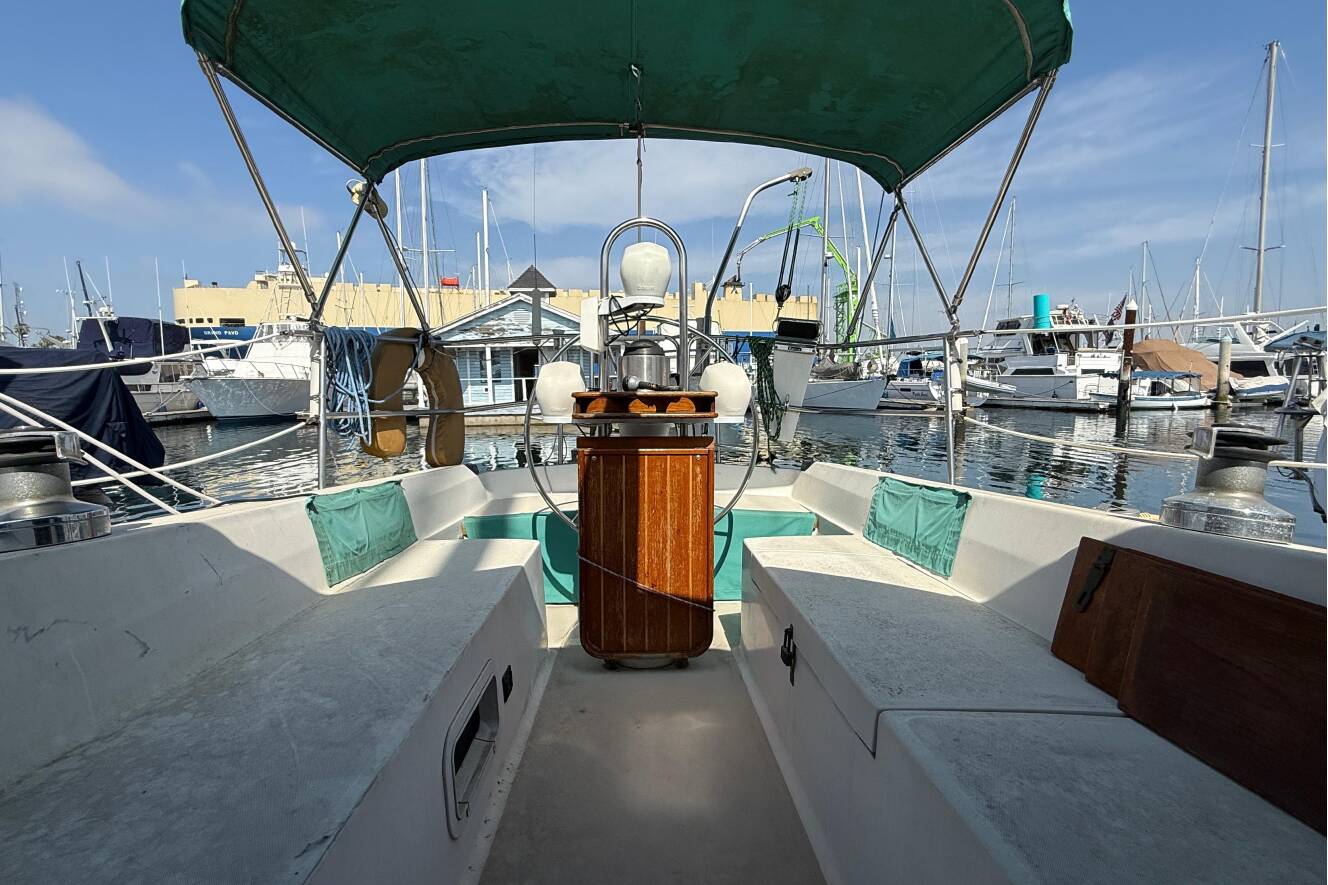 A photo of this 1987 Catalina 36