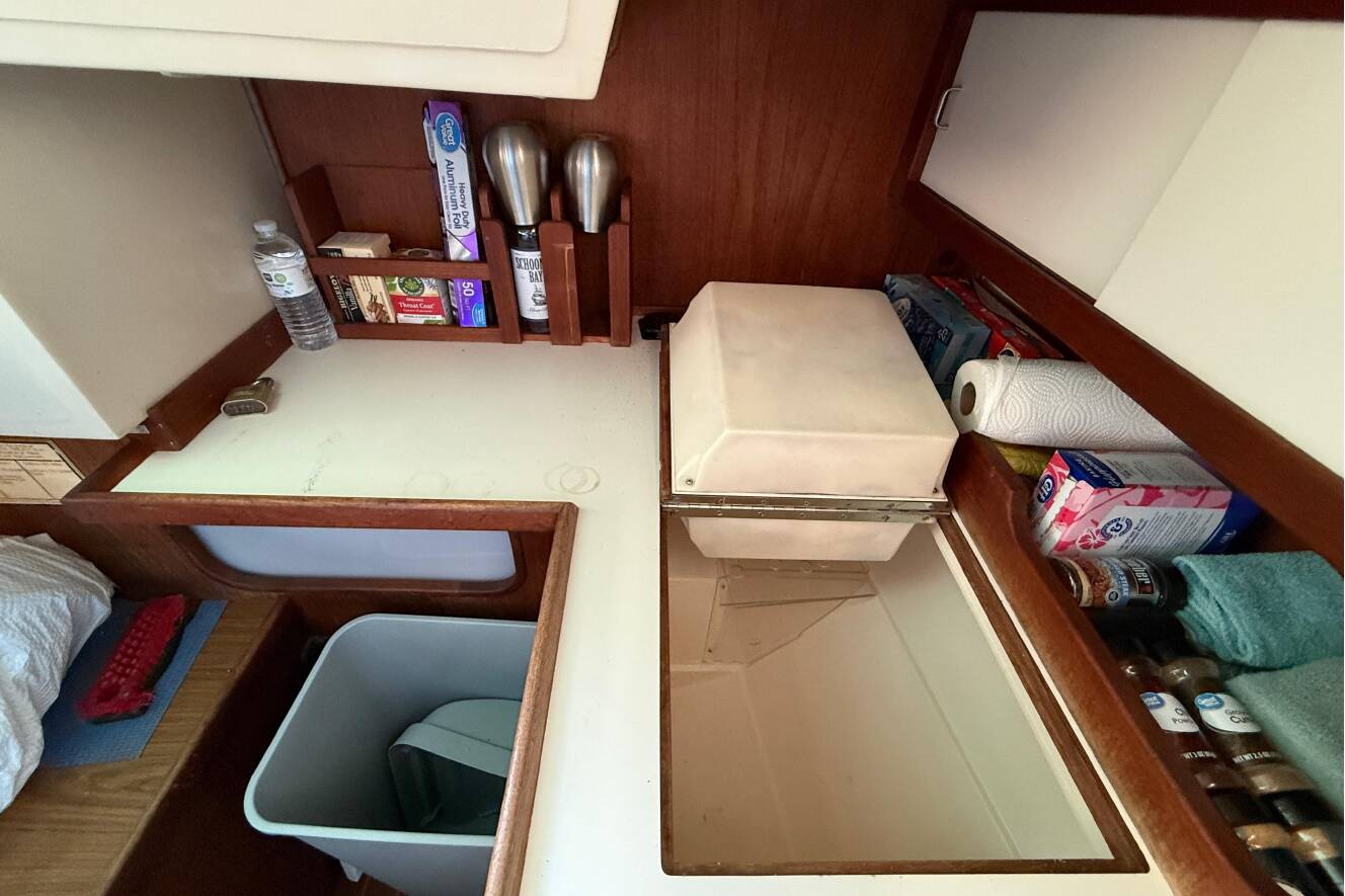 A photo of this 1987 Catalina 36