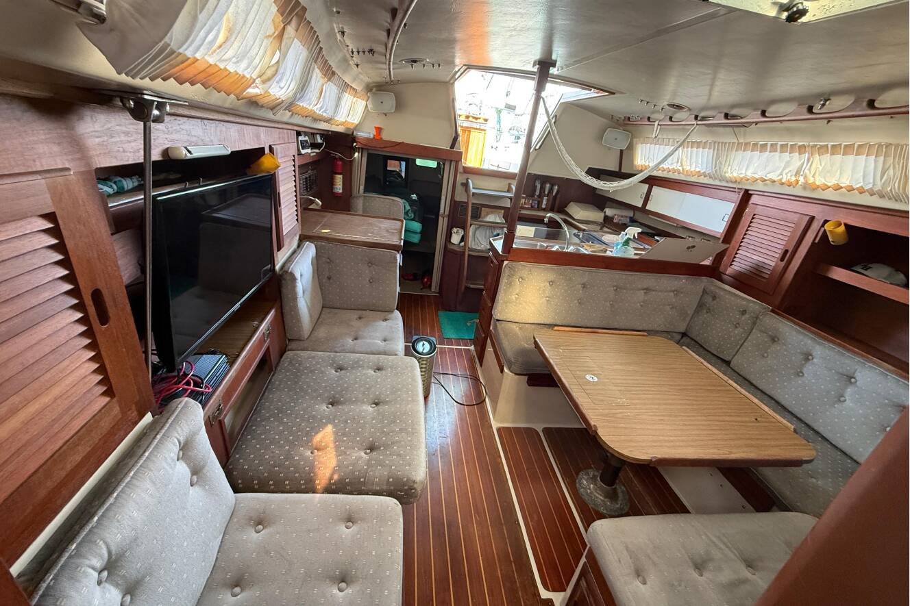 A photo of this 1987 Catalina 36
