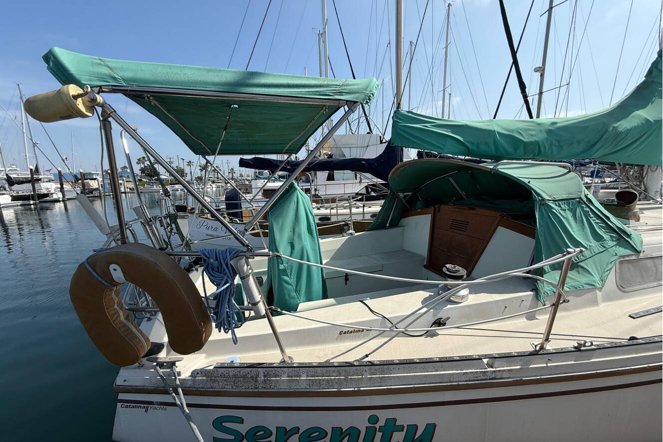 A photo of this 1987 Catalina 36