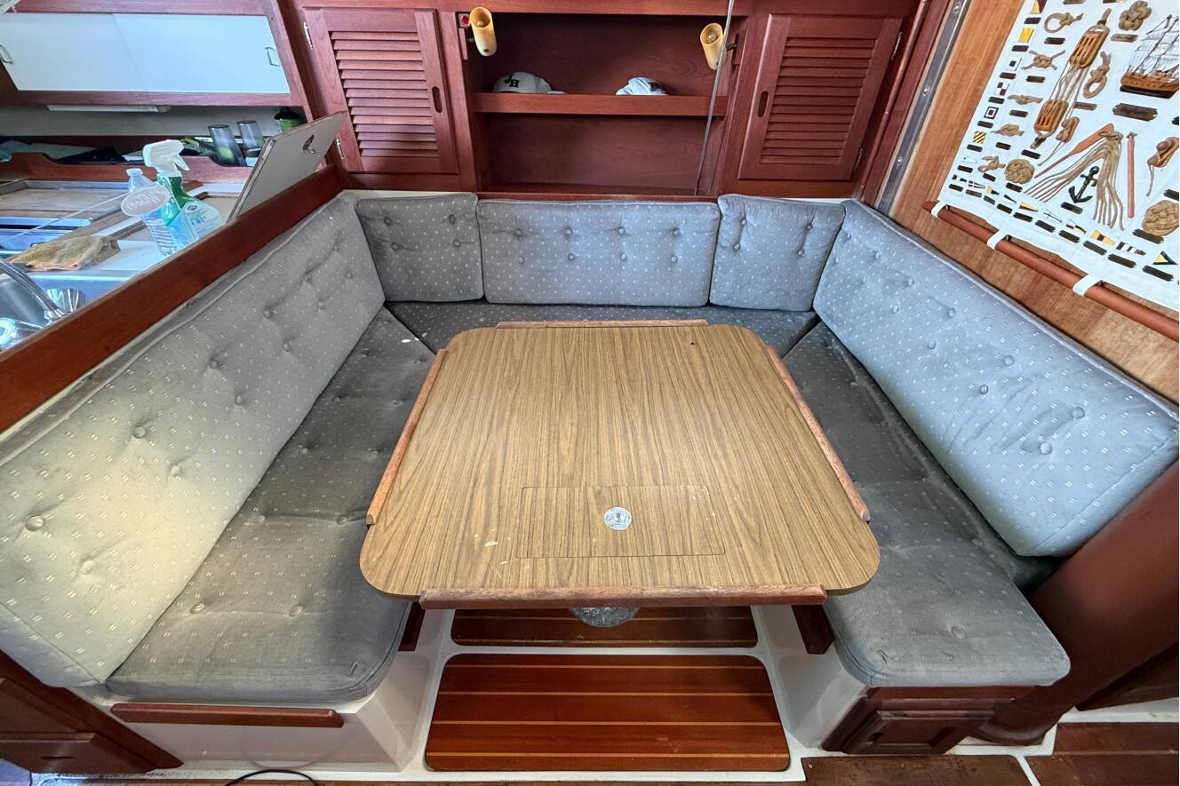 A photo of this 1987 Catalina 36