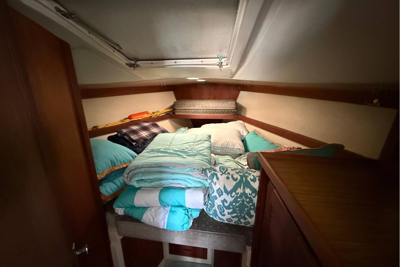 A photo of this 1987 Catalina 36