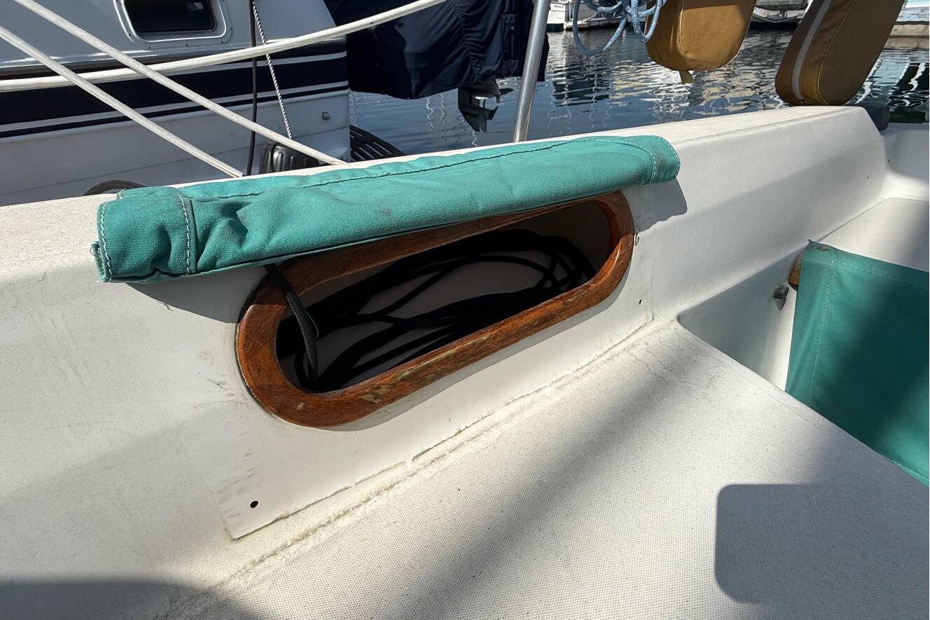 A photo of this 1987 Catalina 36