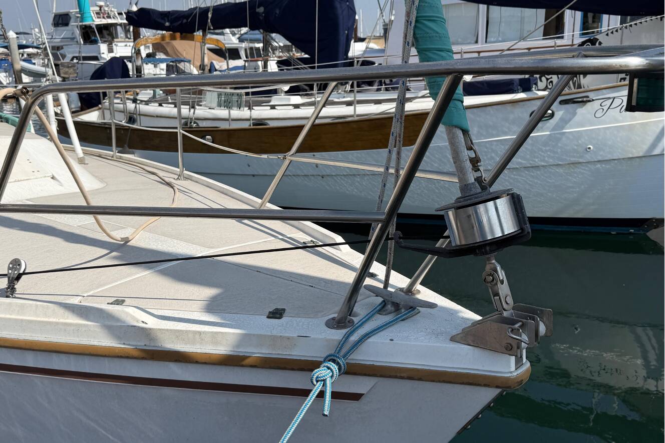 A photo of this 1987 Catalina 36