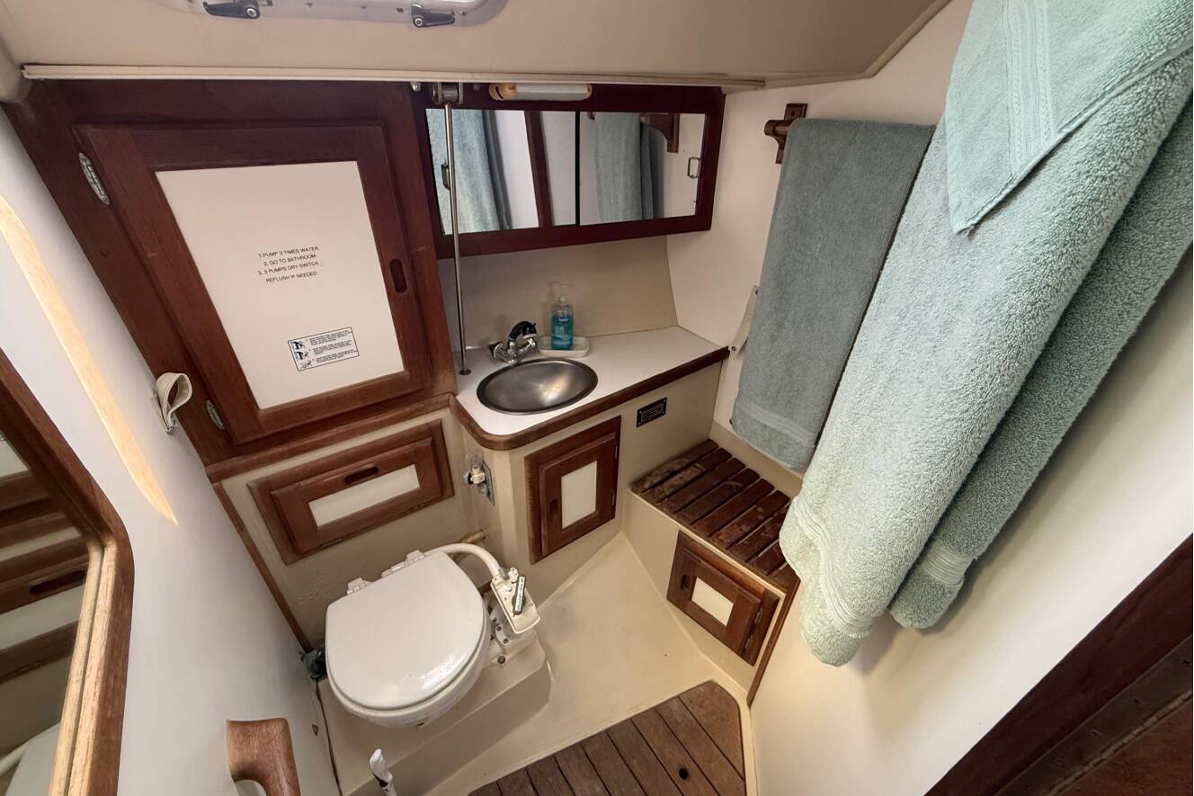 A photo of this 1987 Catalina 36