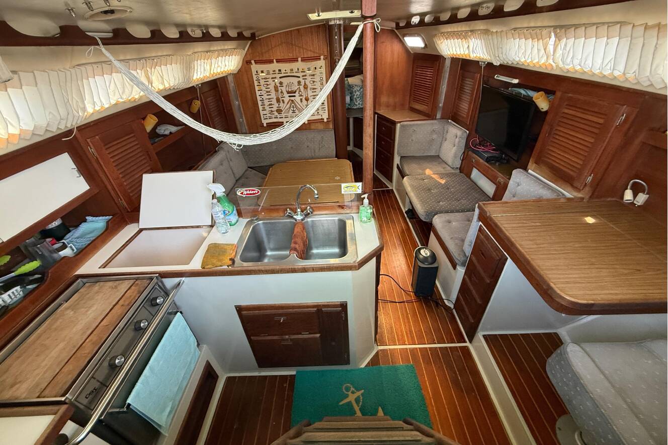 A photo of this 1987 Catalina 36