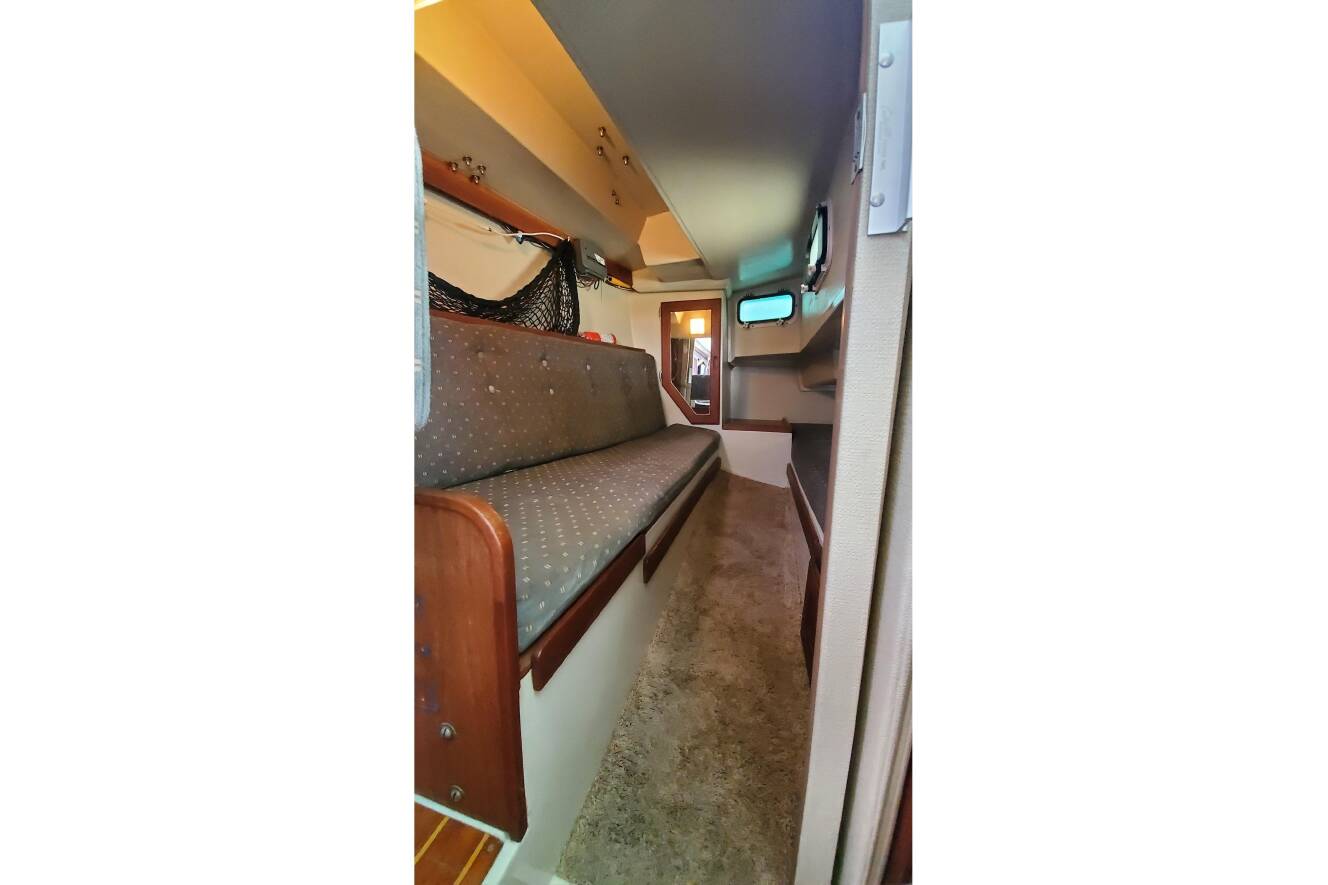 A photo of this 1987 Catalina 36