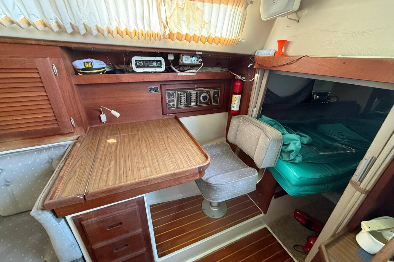 A photo of this 1987 Catalina 36