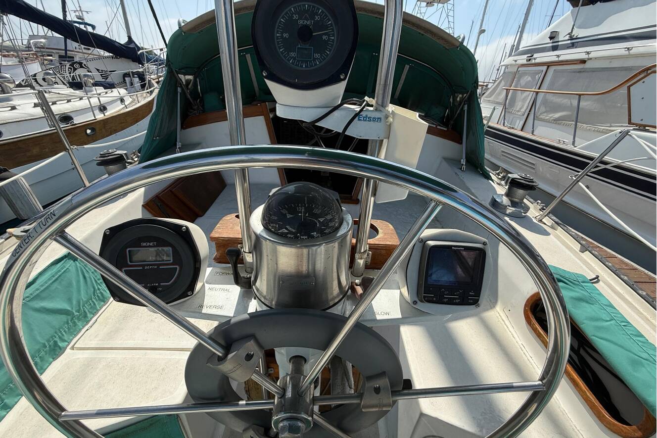 A photo of this 1987 Catalina 36