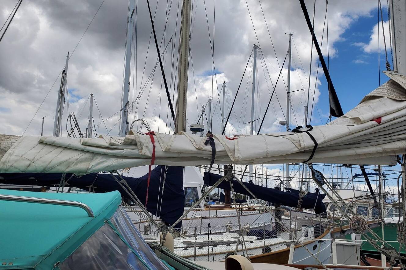 A photo of this 1987 Catalina 36