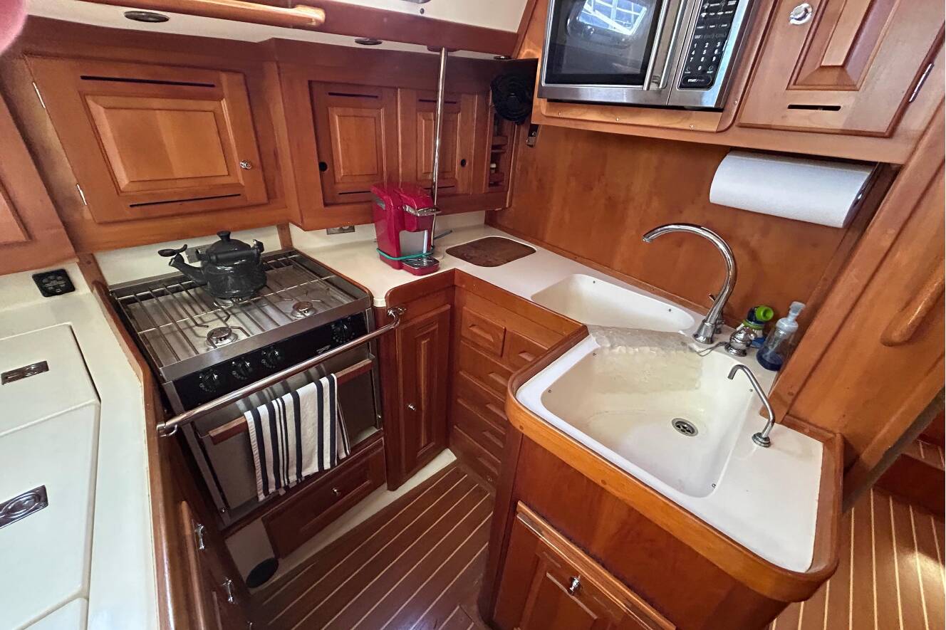 A photo of this 2003 Tartan 4400 LS
