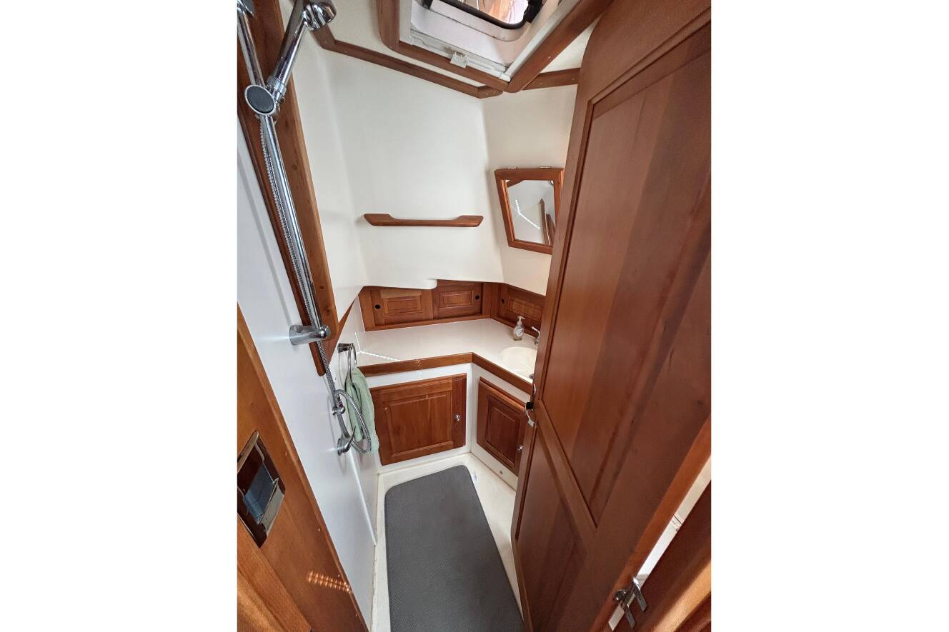 A photo of this 2003 Tartan 4400 LS