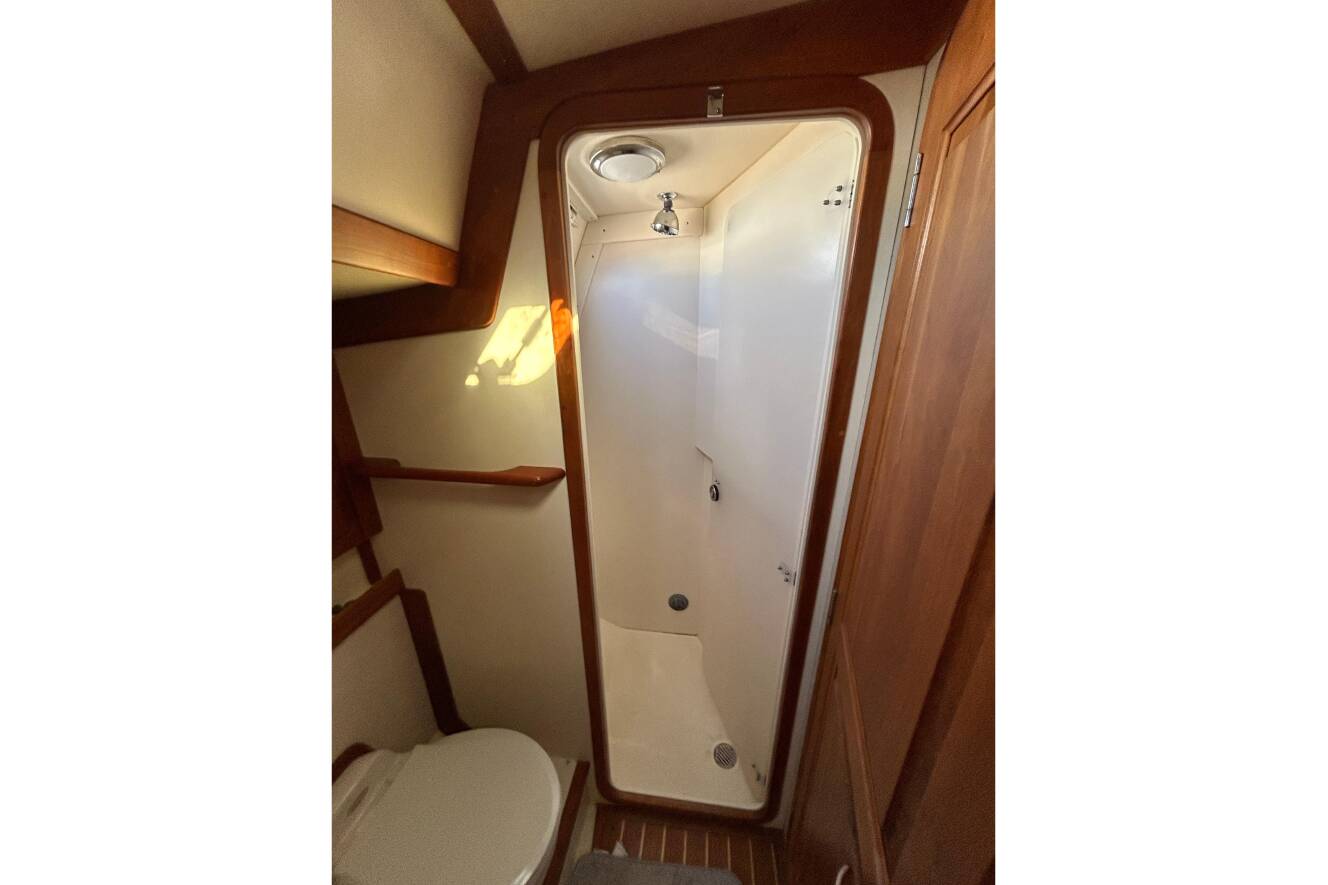 A photo of this 2003 Tartan 4400 LS