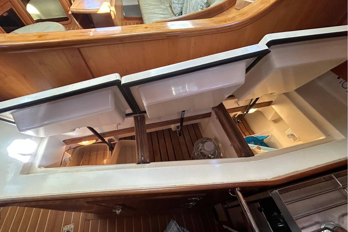 A photo of this 2003 Tartan 4400 LS