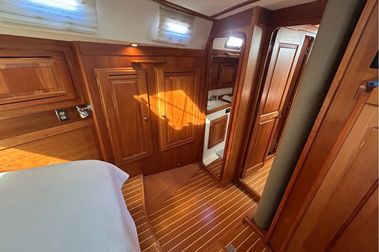 A photo of this 2003 Tartan 4400 LS