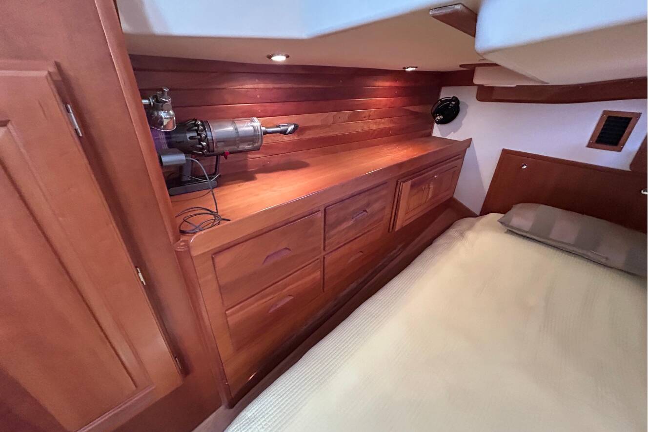 A photo of this 2003 Tartan 4400 LS
