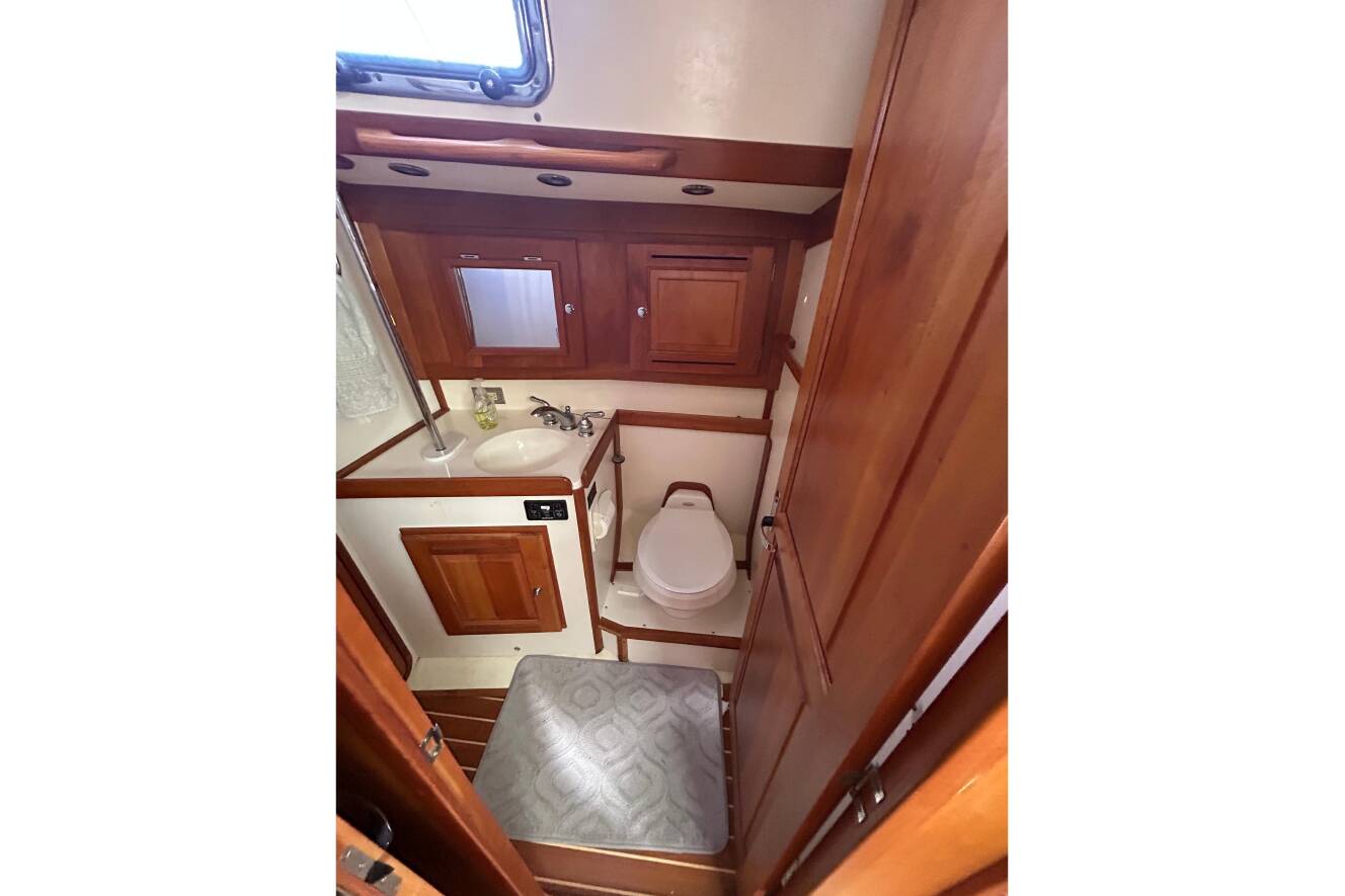 A photo of this 2003 Tartan 4400 LS