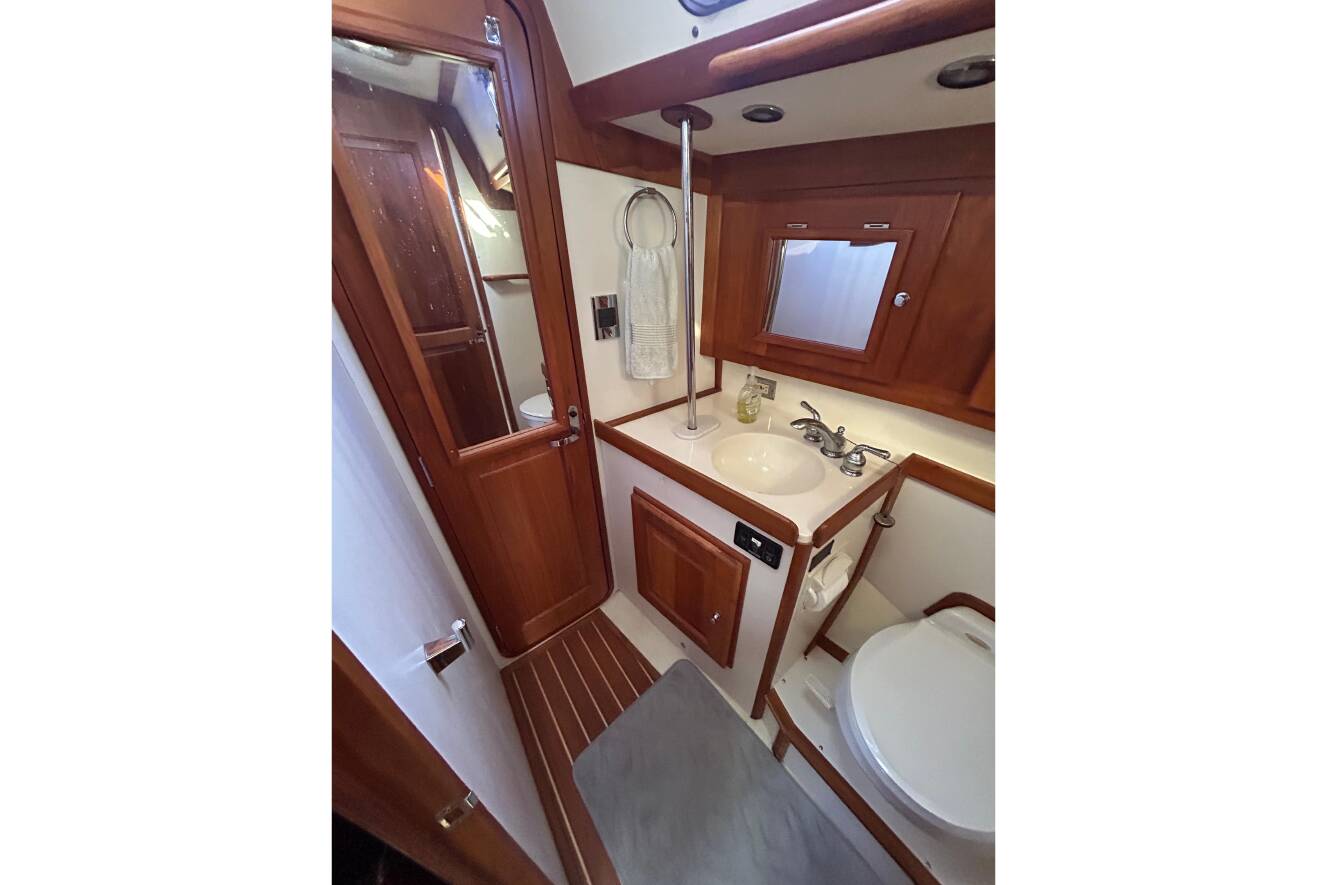 A photo of this 2003 Tartan 4400 LS