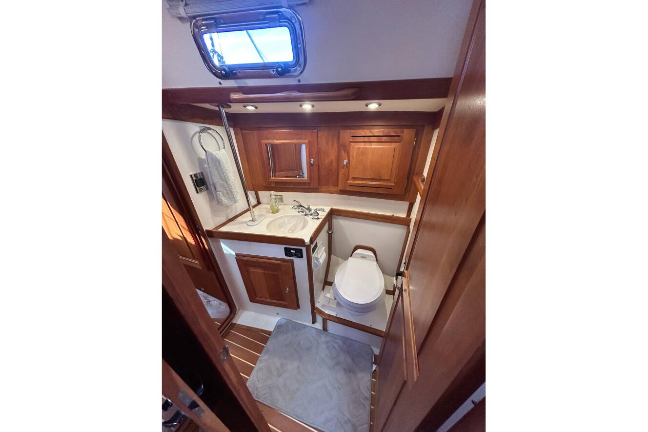 A photo of this 2003 Tartan 4400 LS