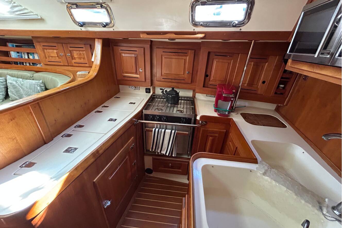 A photo of this 2003 Tartan 4400 LS