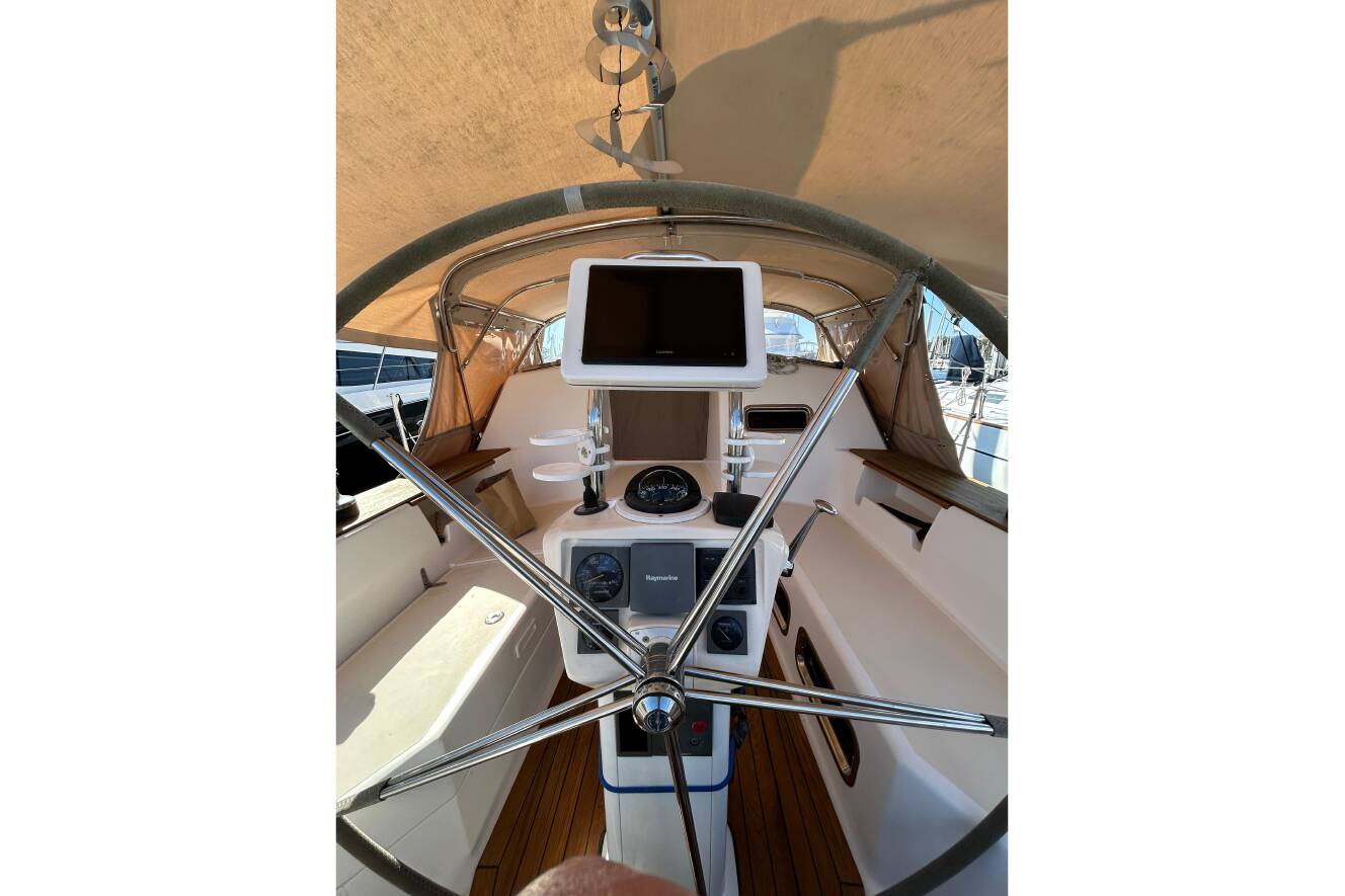 A photo of this 2003 Tartan 4400 LS