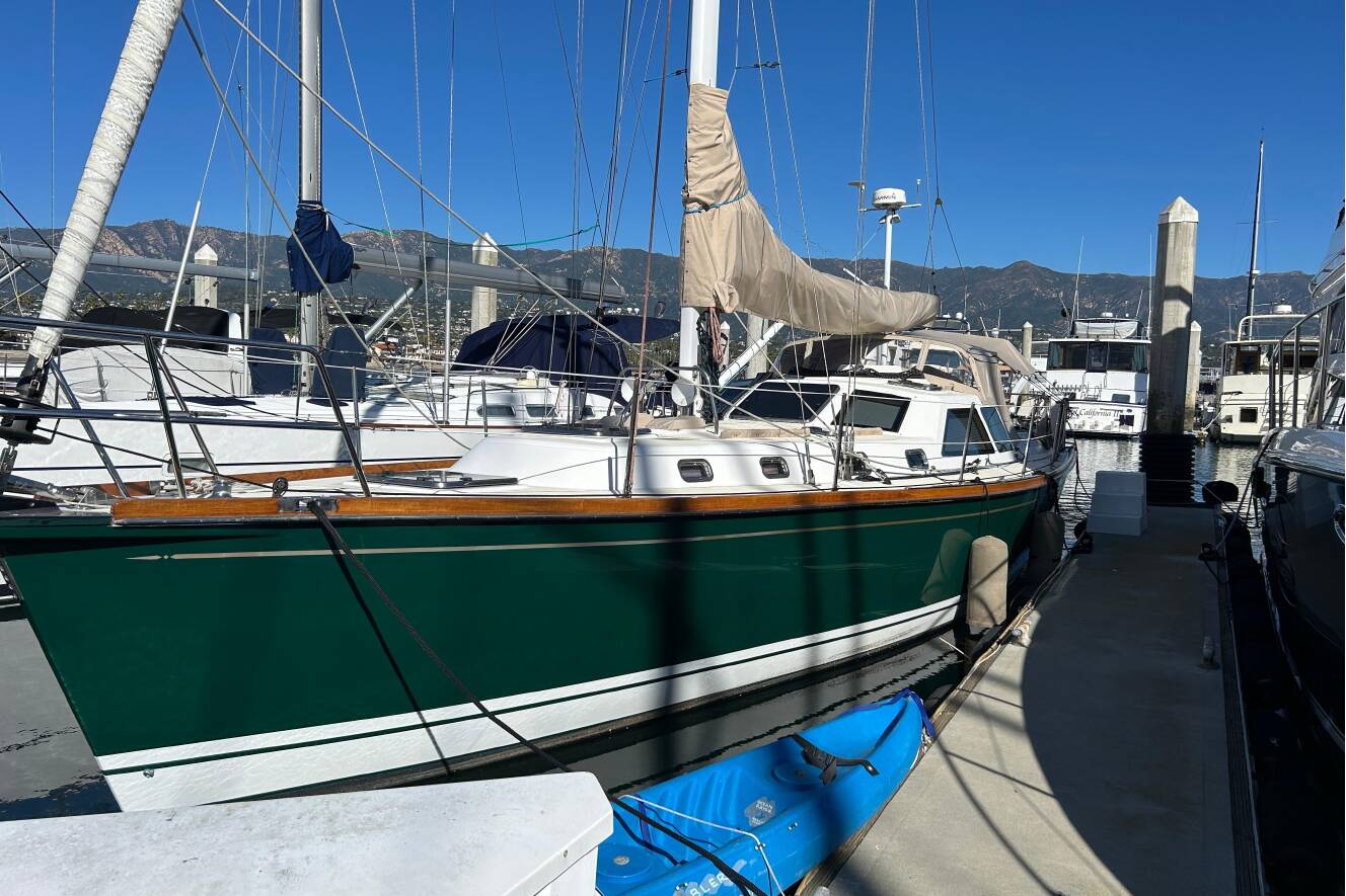 A photo of this 2003 Tartan 4400 LS