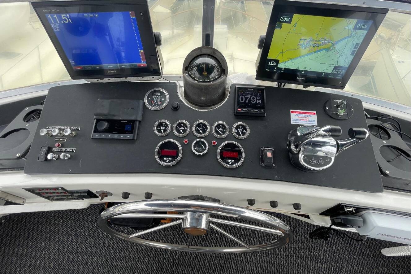 A photo of this 1975 Uniflite Sport Fisher 42