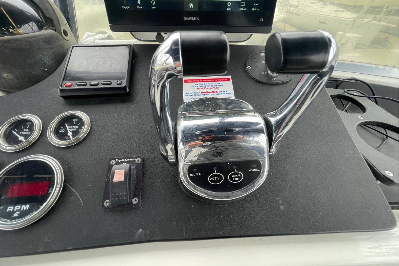 A photo of this 1975 Uniflite Sport Fisher 42