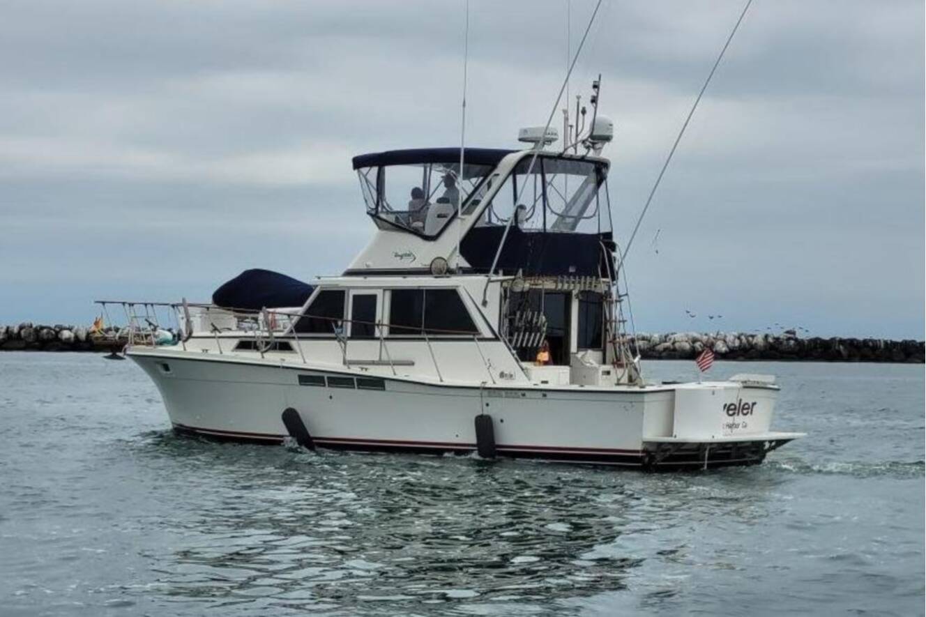 A photo of this 1975 Uniflite Sport Fisher 42