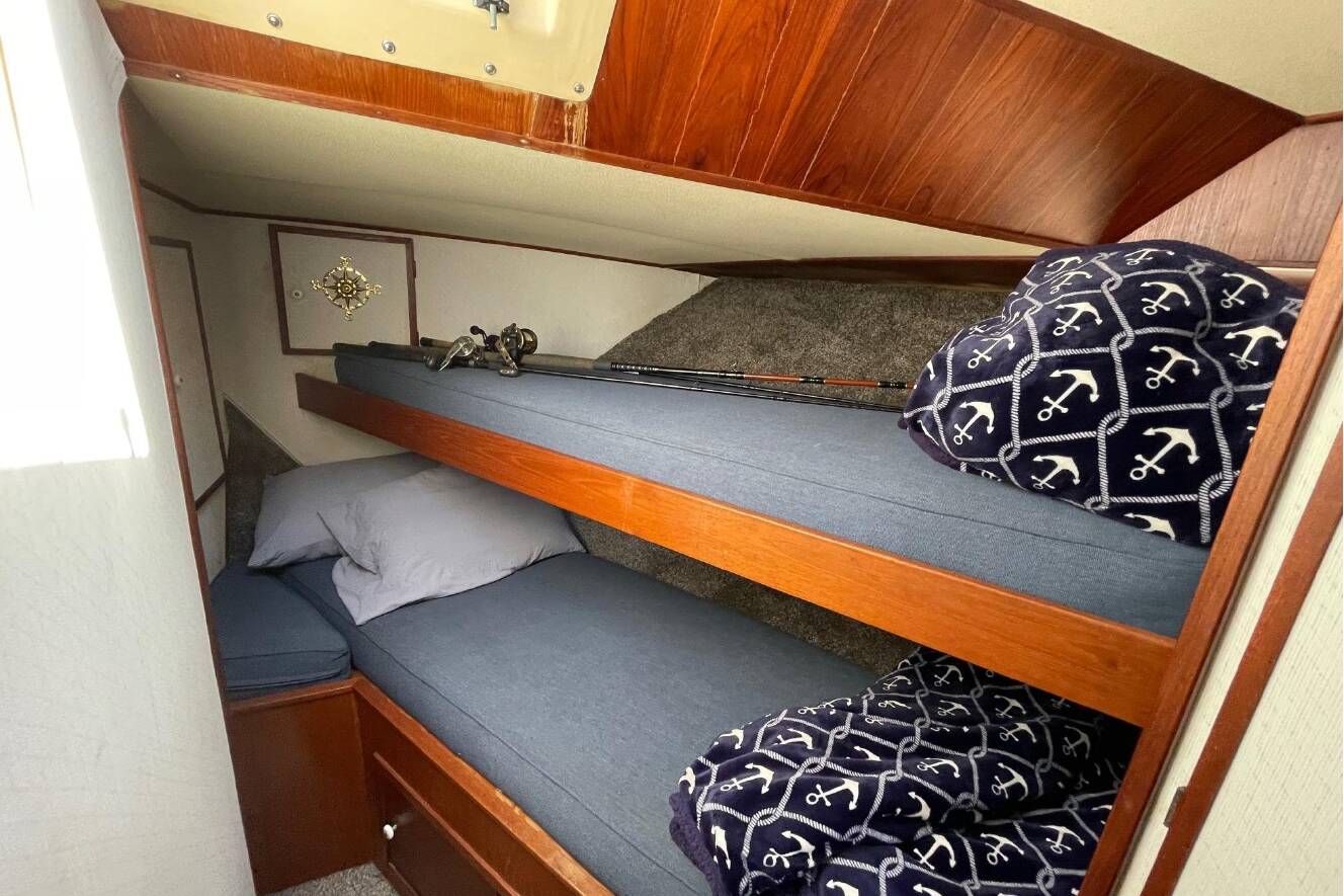 A photo of this 1975 Uniflite Sport Fisher 42