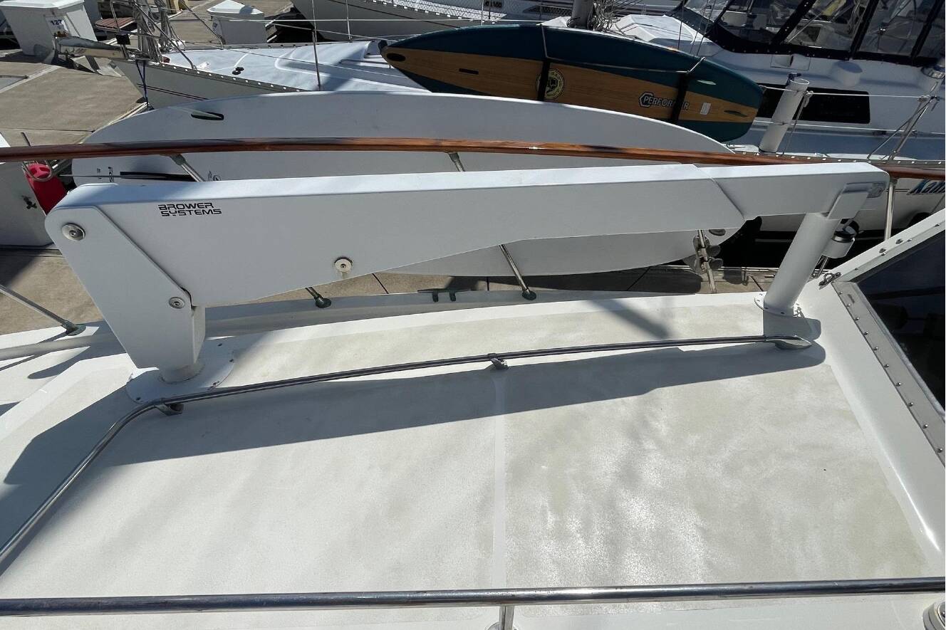 A photo of this 1975 Uniflite Sport Fisher 42