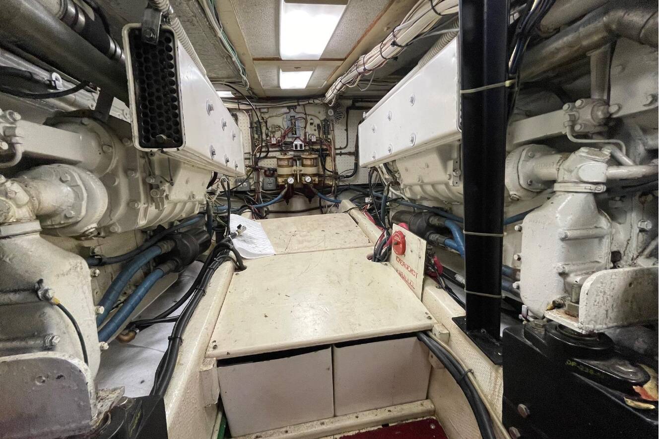 A photo of this 1975 Uniflite Sport Fisher 42