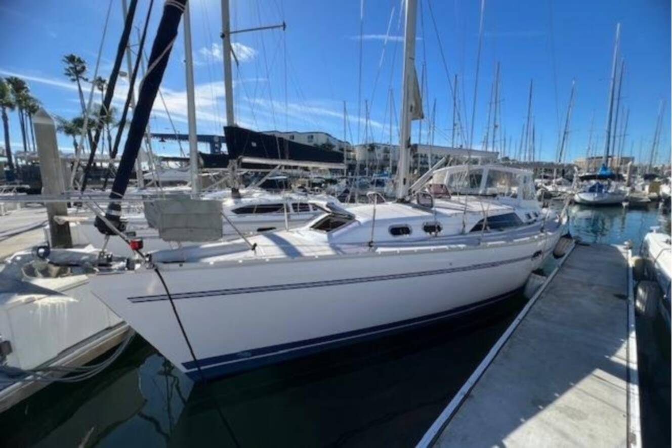 A photo of this 2016 Catalina 385