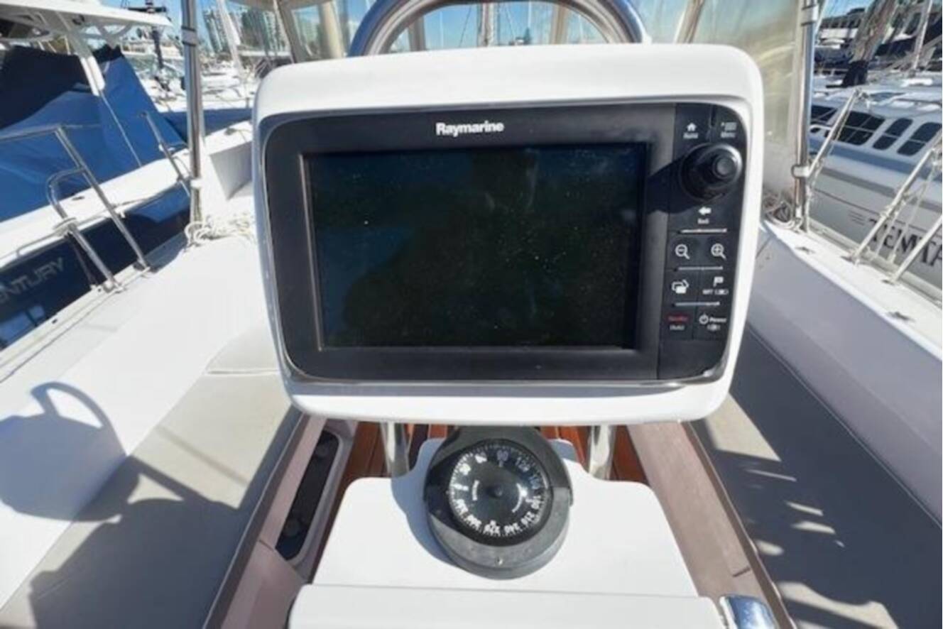 A photo of this 2016 Catalina 385