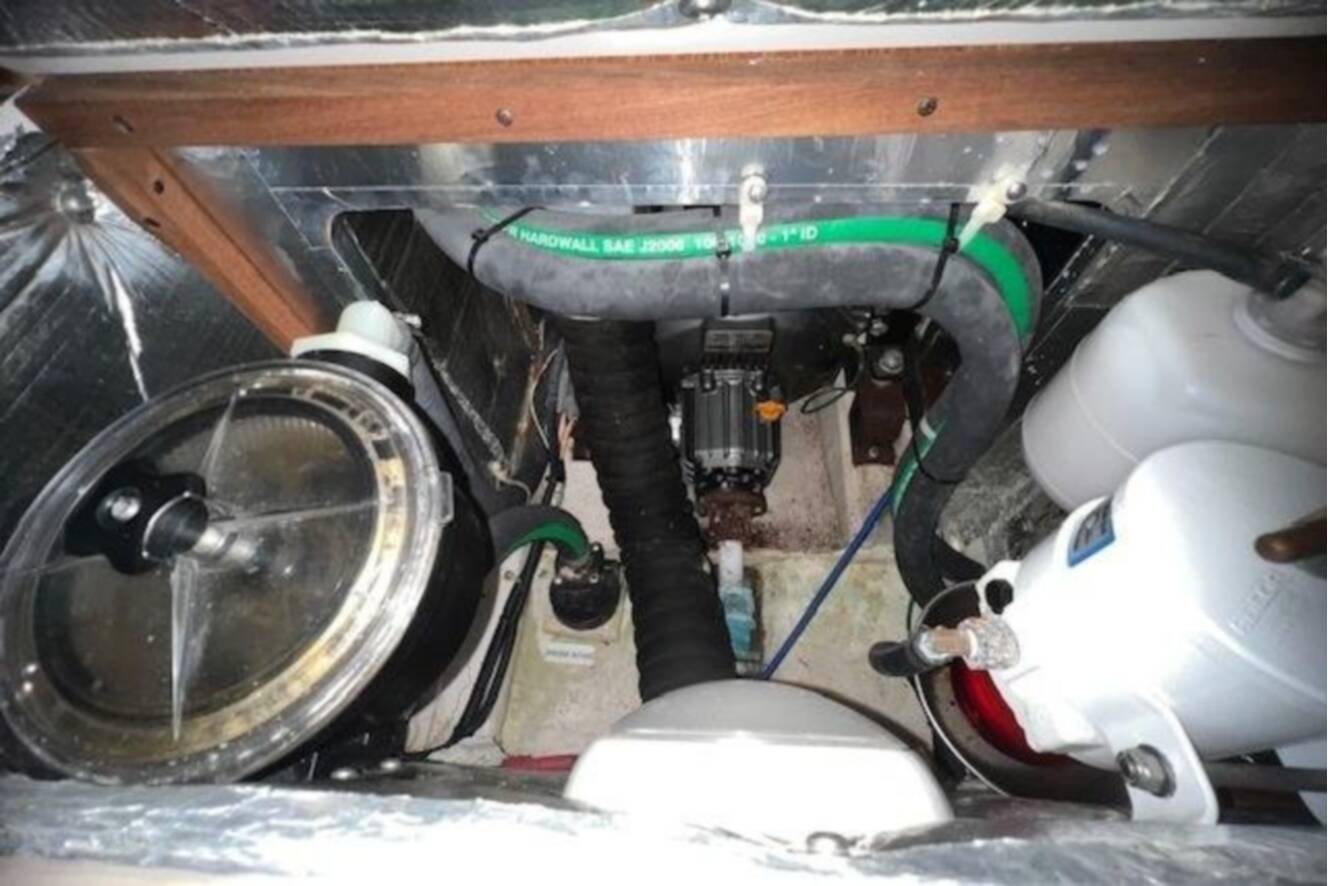 A photo of this 2016 Catalina 385